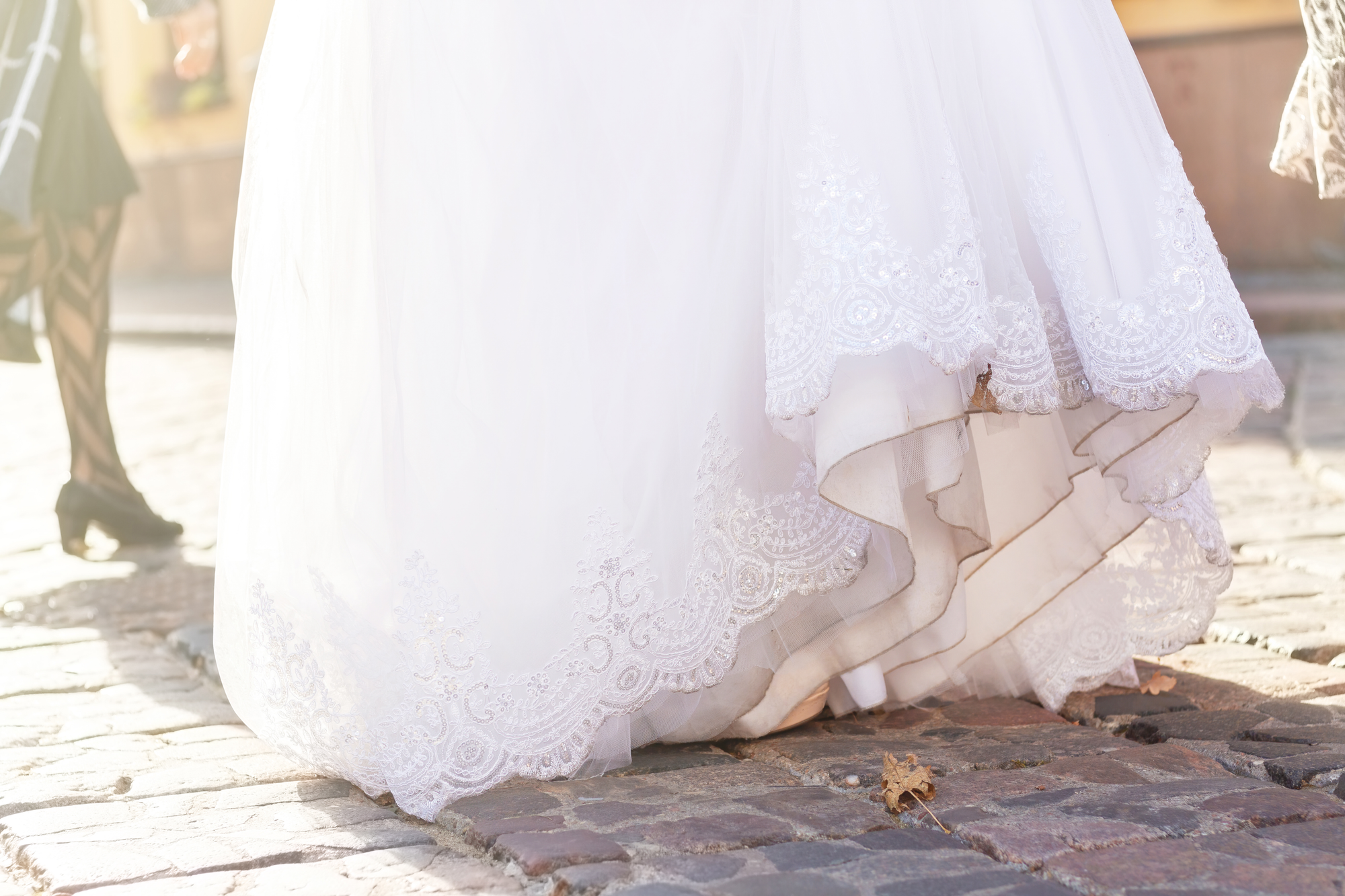 
          
            Can a Yellowed Wedding Dress Be Whitened? Myth vs. Reality
          
        